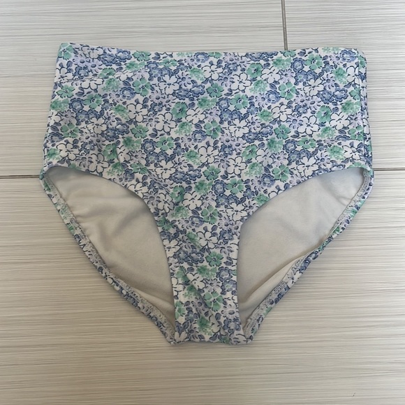 Gap kids flower bikini set! - Picture 3 of 4